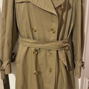 Burberry Classic mens Beige Trench Coat